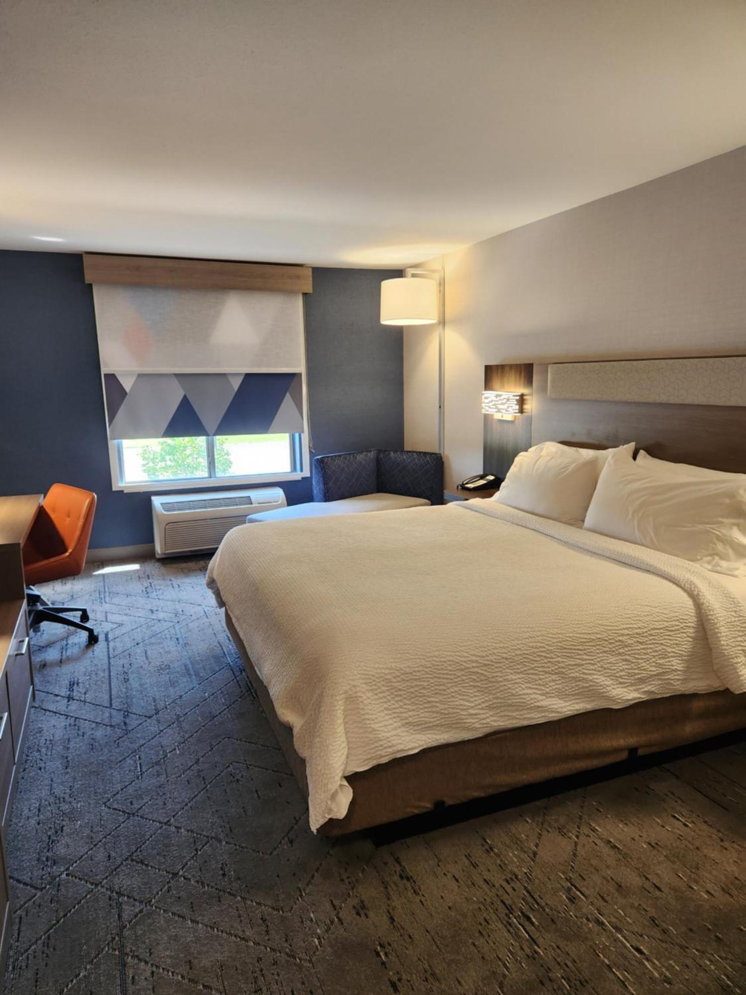 Holiday Express & By Ihg Hotel 2*